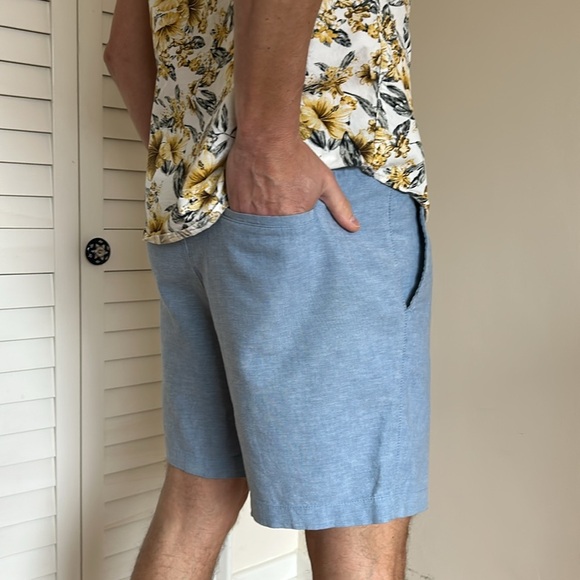 SIZE S / Old Navy / Men's Pull On Draw String / Linen Blend / Light Blue Shorts - Picture 4 of 4